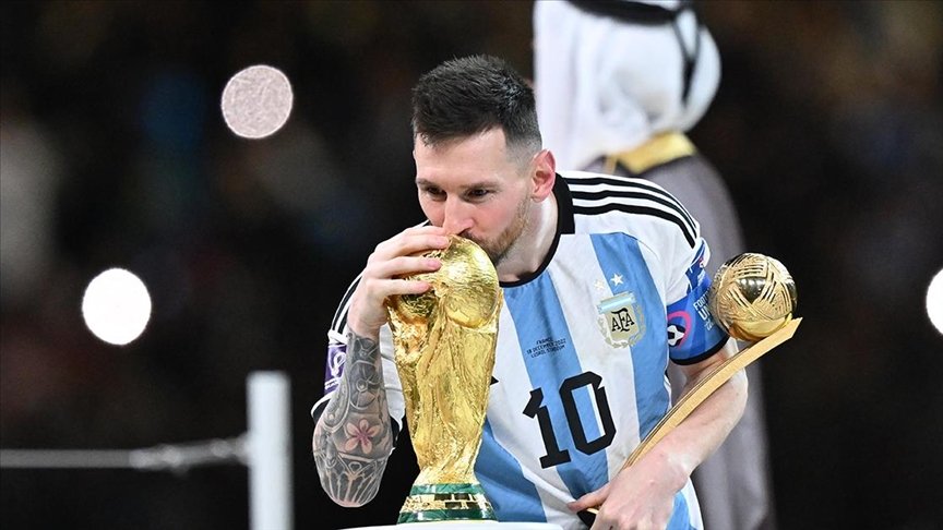 Lionel Messi - 821 Gol