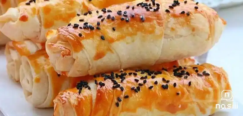 Daha lezzetli börekler için buzdolabında birkaç saat bekletip pişirin.