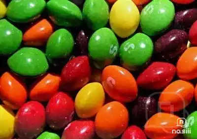 Skittles'ın kırmızı gıda boyası haşlanmış böceklerden yapılır.